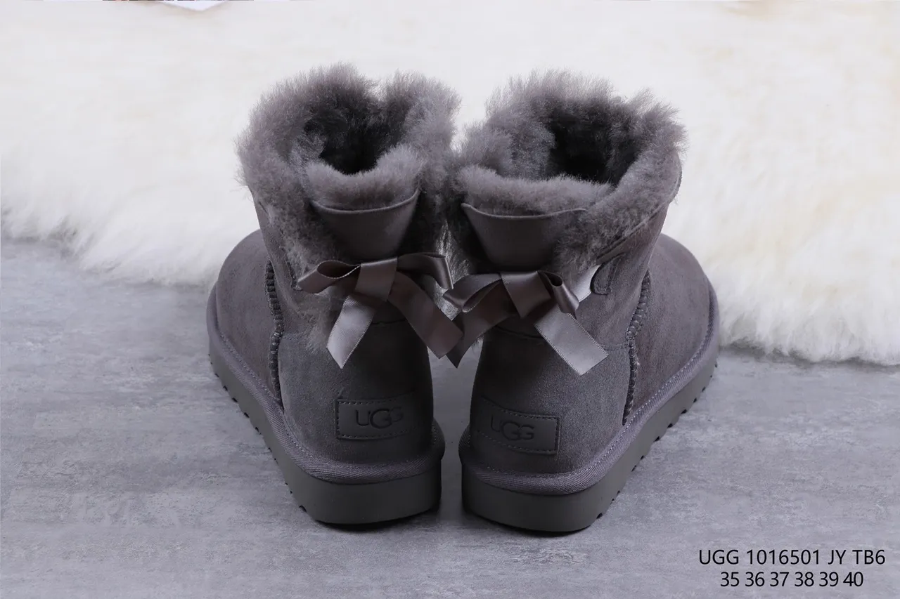 UGG Classic Mini 炭灰羊毛内里雪靴 8