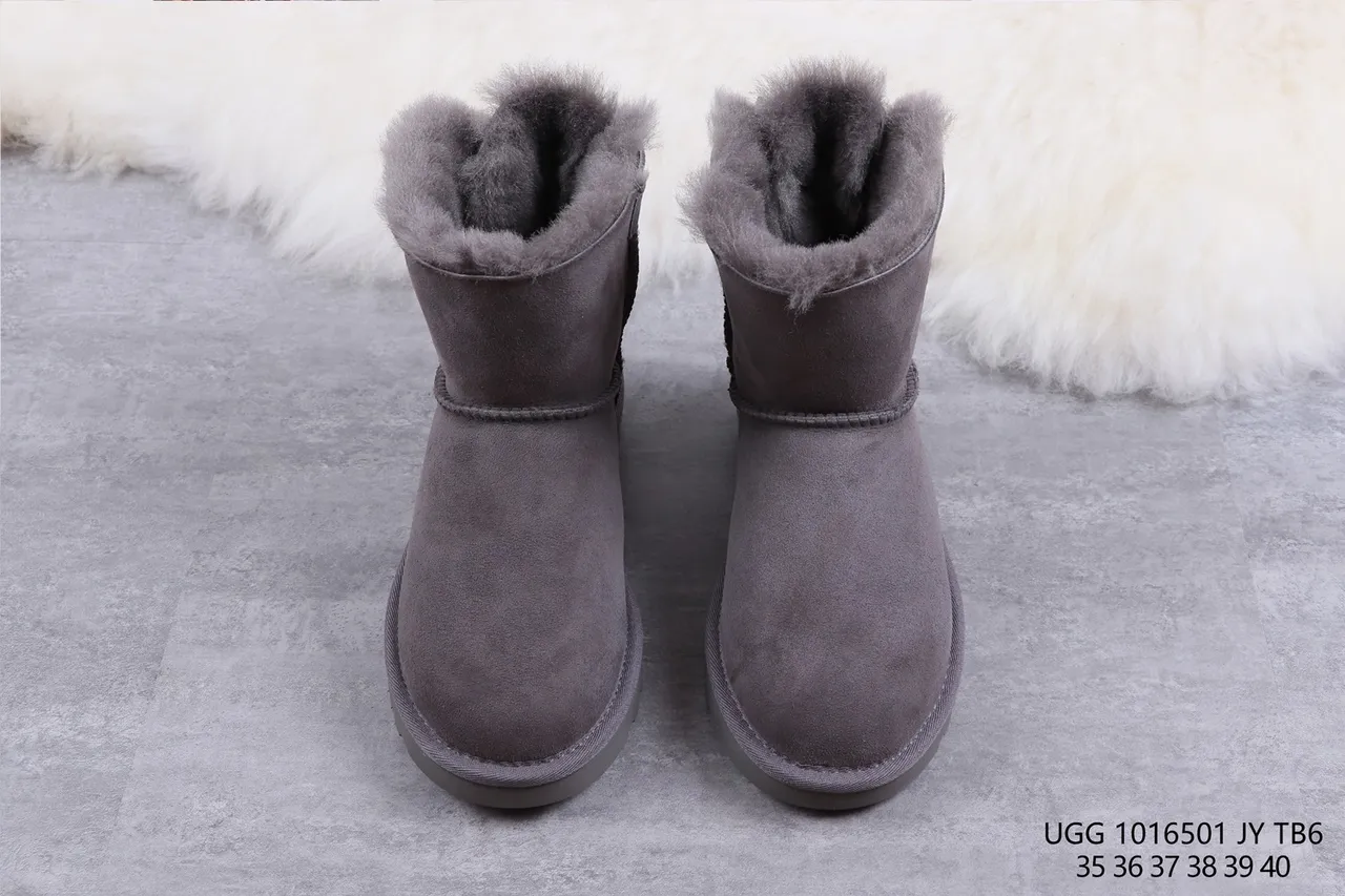 UGG Classic Mini 炭灰羊毛内里雪靴 9
