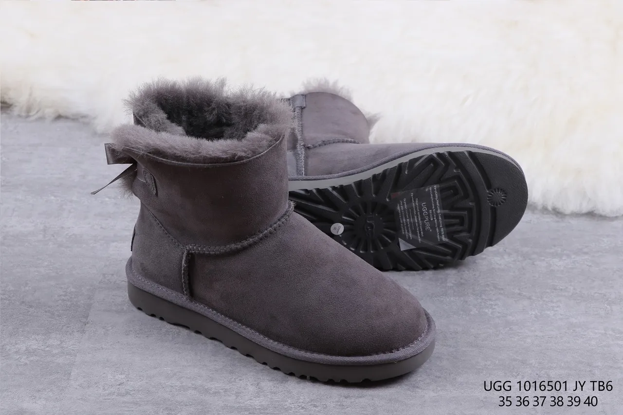 UGG Classic Mini 炭灰羊毛内里雪靴 10