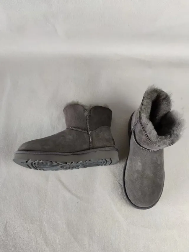 UGG Classic Mini 灰色羊麂皮羊毛内里雪靴 5
