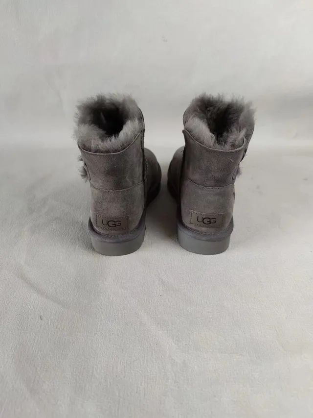 UGG Classic Mini 灰色羊麂皮羊毛内里雪靴 7