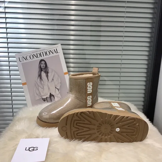 حذاء ثلجي UGG Classic Mini بيج شفاف شيرلينج 2