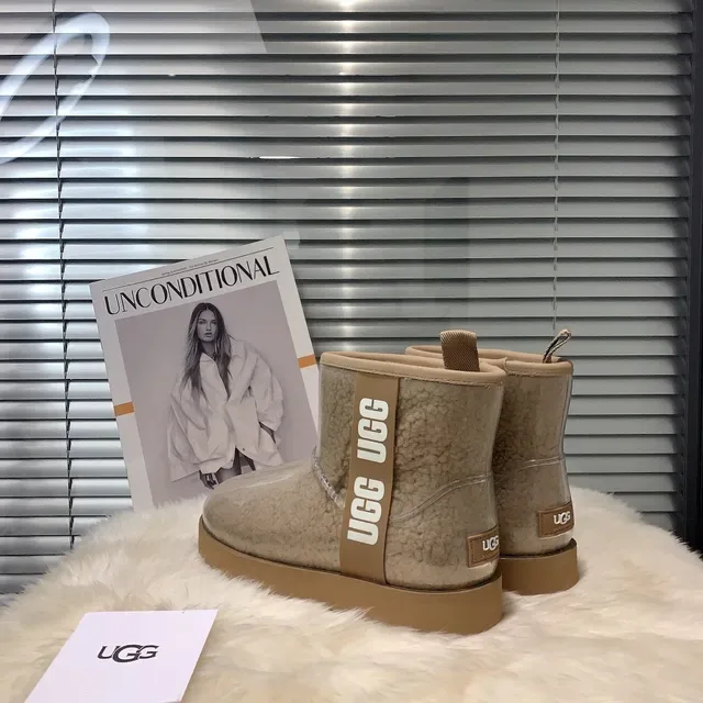 حذاء ثلجي UGG Classic Mini بيج شفاف شيرلينج 3