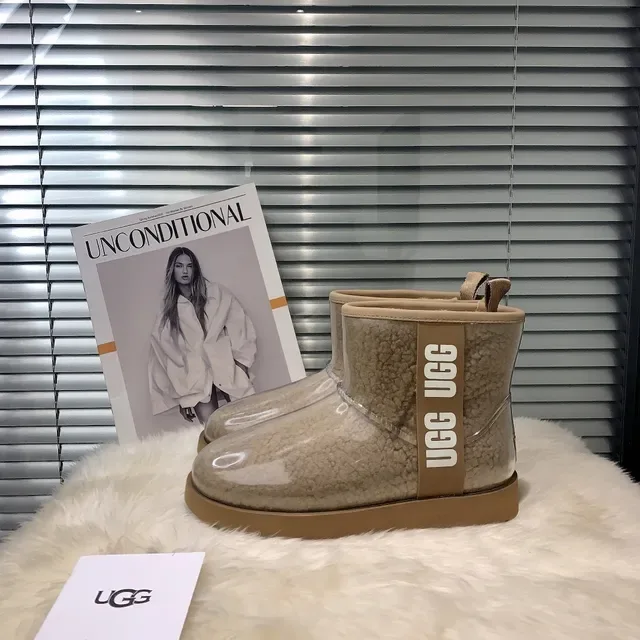 حذاء ثلجي UGG Classic Mini بيج شفاف شيرلينج 4