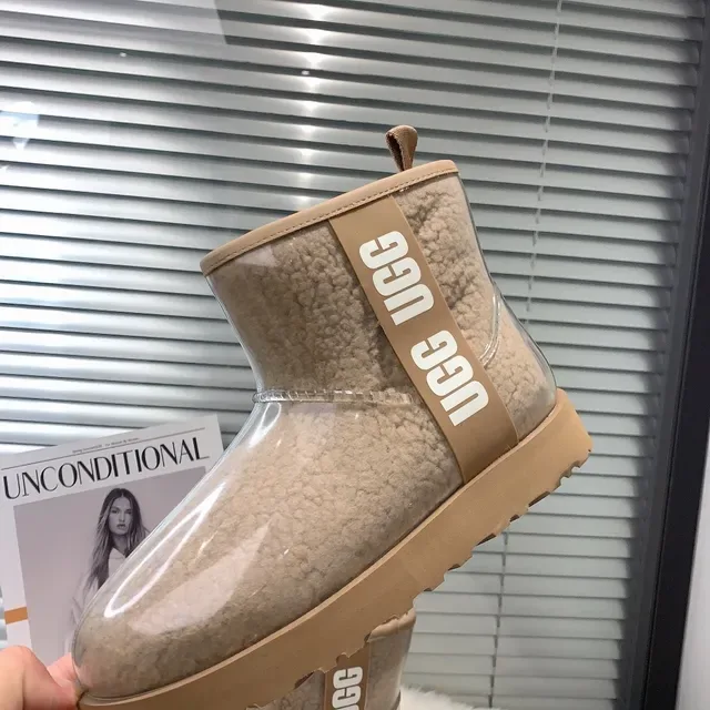 حذاء ثلجي UGG Classic Mini بيج شفاف شيرلينج 5