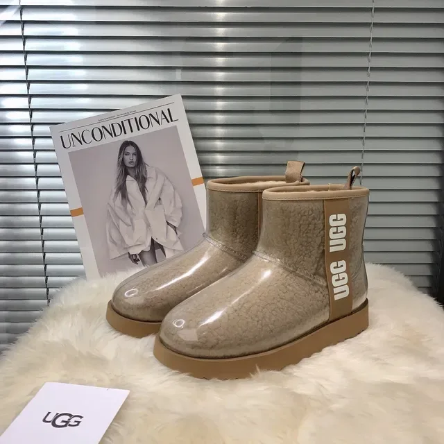 حذاء ثلجي UGG Classic Mini بيج شفاف شيرلينج 6