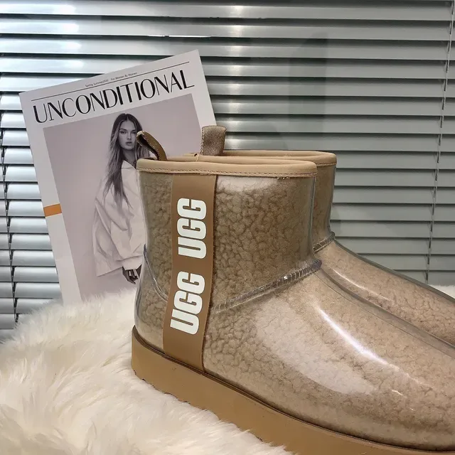 حذاء ثلجي UGG Classic Mini بيج شفاف شيرلينج 7