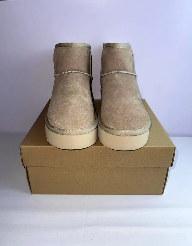UGG क्लासिक छोटी प्लेटफॉर्म बीज स्नो बूट 3