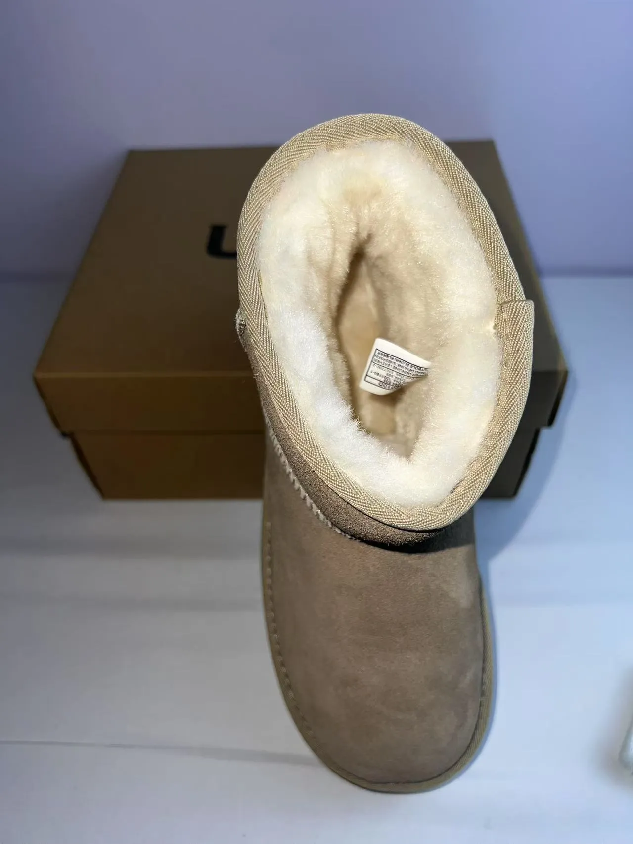 UGG क्लासिक छोटी प्लेटफॉर्म बीज स्नो बूट 5