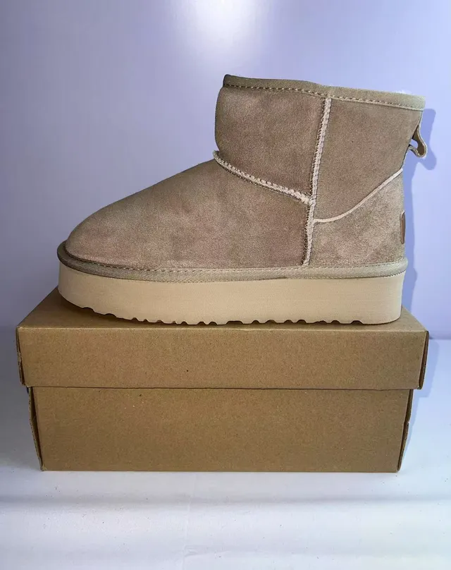 UGG क्लासिक छोटी प्लेटफॉर्म बीज स्नो बूट 6