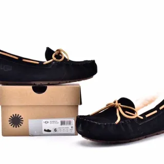 UGG Dakota 黑色麂皮羊毛里乐福鞋