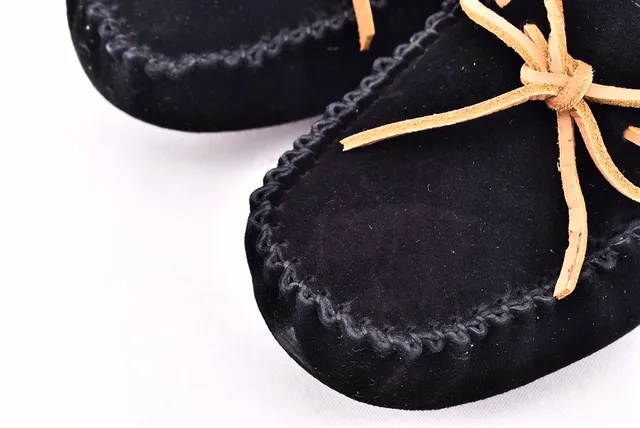 UGG Dakota Mocasines Negros de Ante Forrados con Piel de Cordero 10