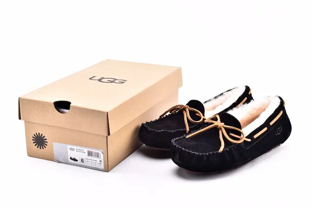 UGG Dakota Mocasines Negros de Ante Forrados con Piel de Cordero 15