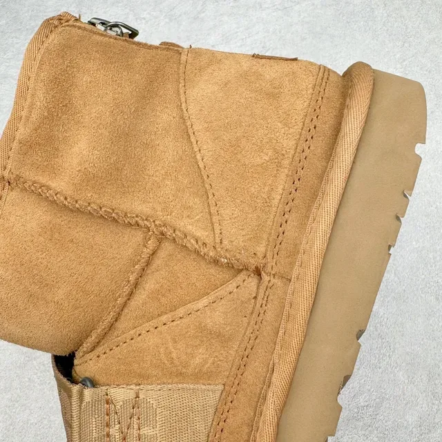UGG टैन स्यूड स्ट्रैप बूट स्नो बूट 3