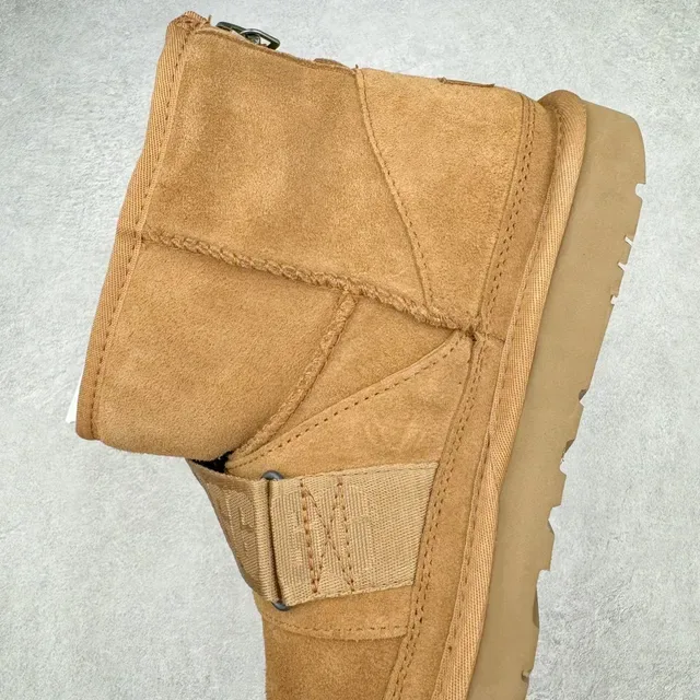 UGG टैन स्यूड स्ट्रैप बूट स्नो बूट 4