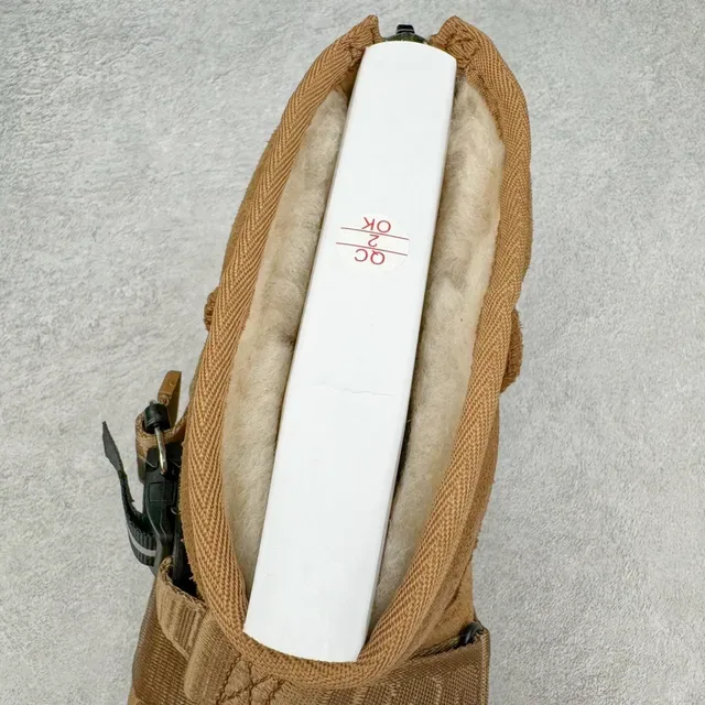 UGG टैन स्यूड स्ट्रैप बूट स्नो बूट 6