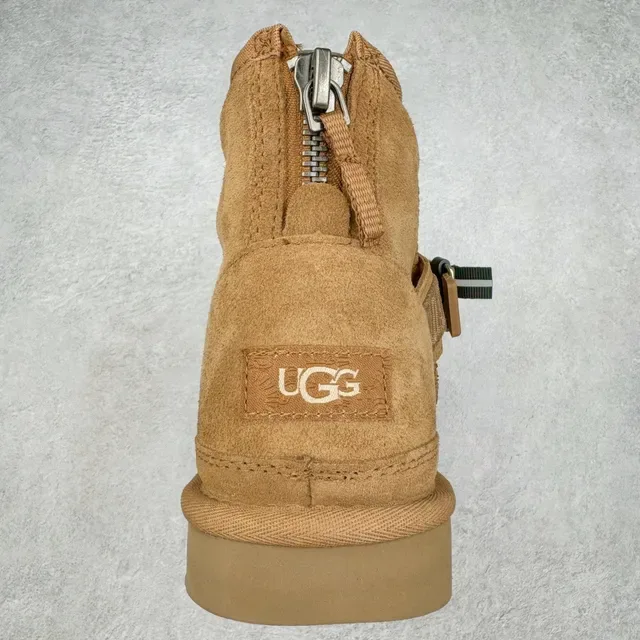 UGG टैन स्यूड स्ट्रैप बूट स्नो बूट 10