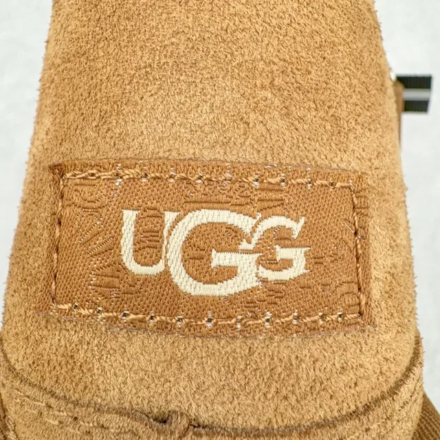 UGG टैन स्यूड स्ट्रैप बूट स्नो बूट 12