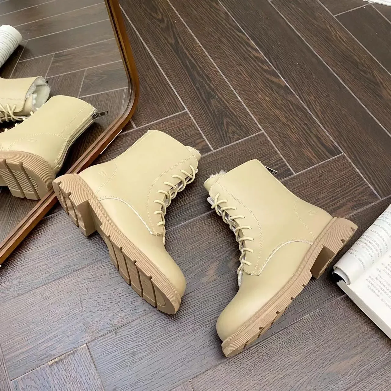 UGG Tasman Beige White Bottes de cheville à lacets doublées de mouton 8