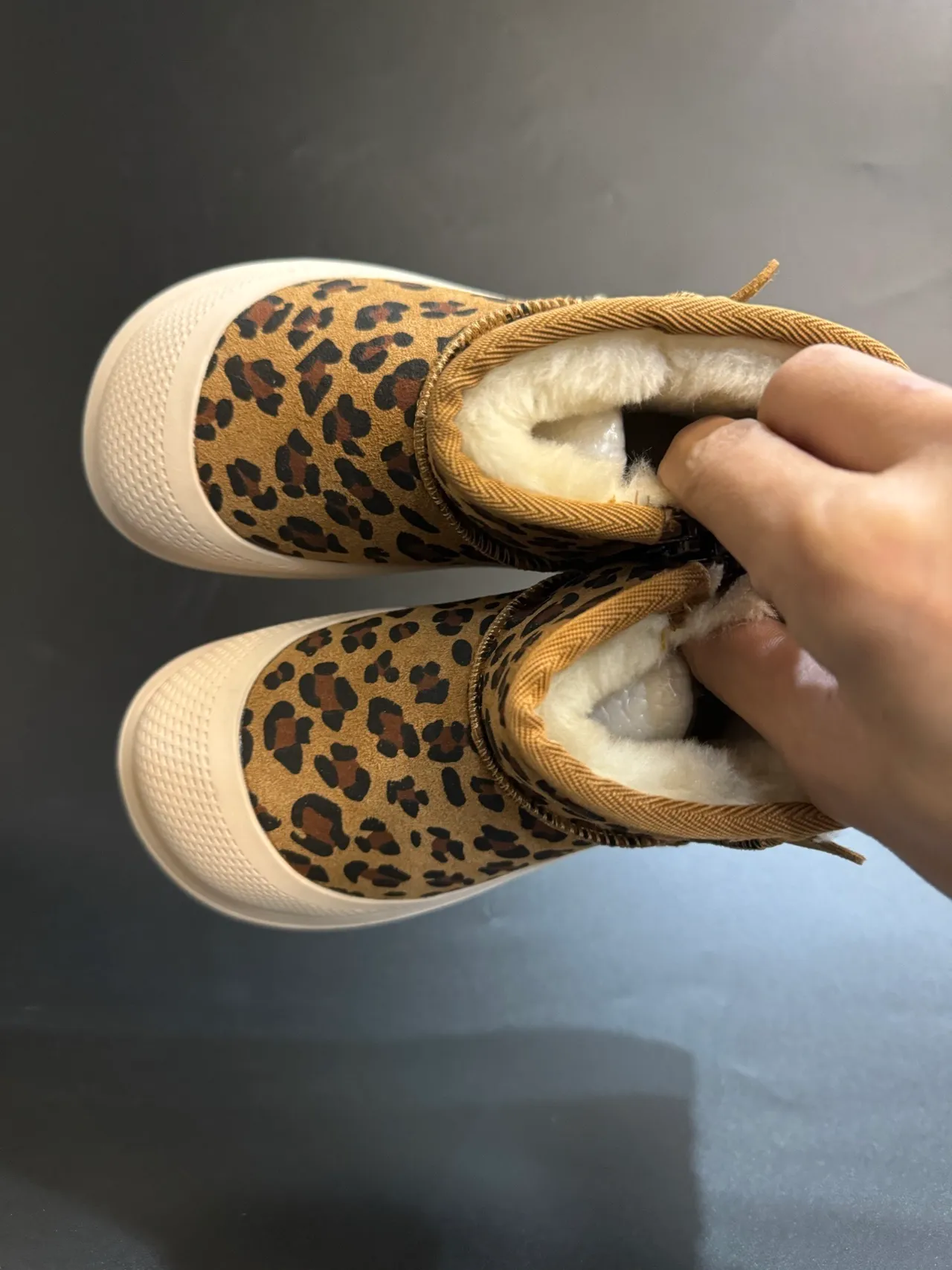 UGG Tasman Botas de neve pretas para crianças 9