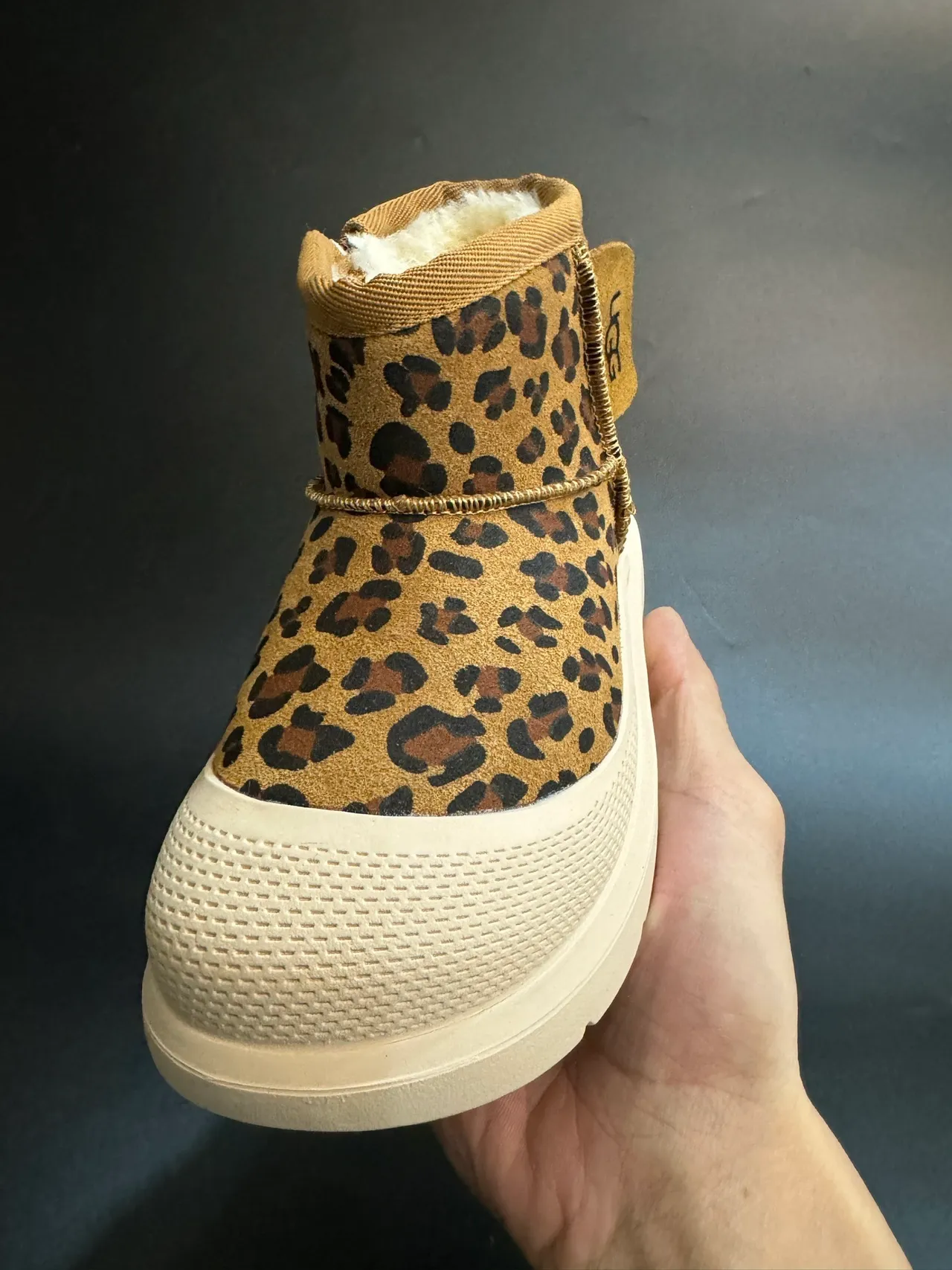 UGG Tasman Botas de neve pretas para crianças 11