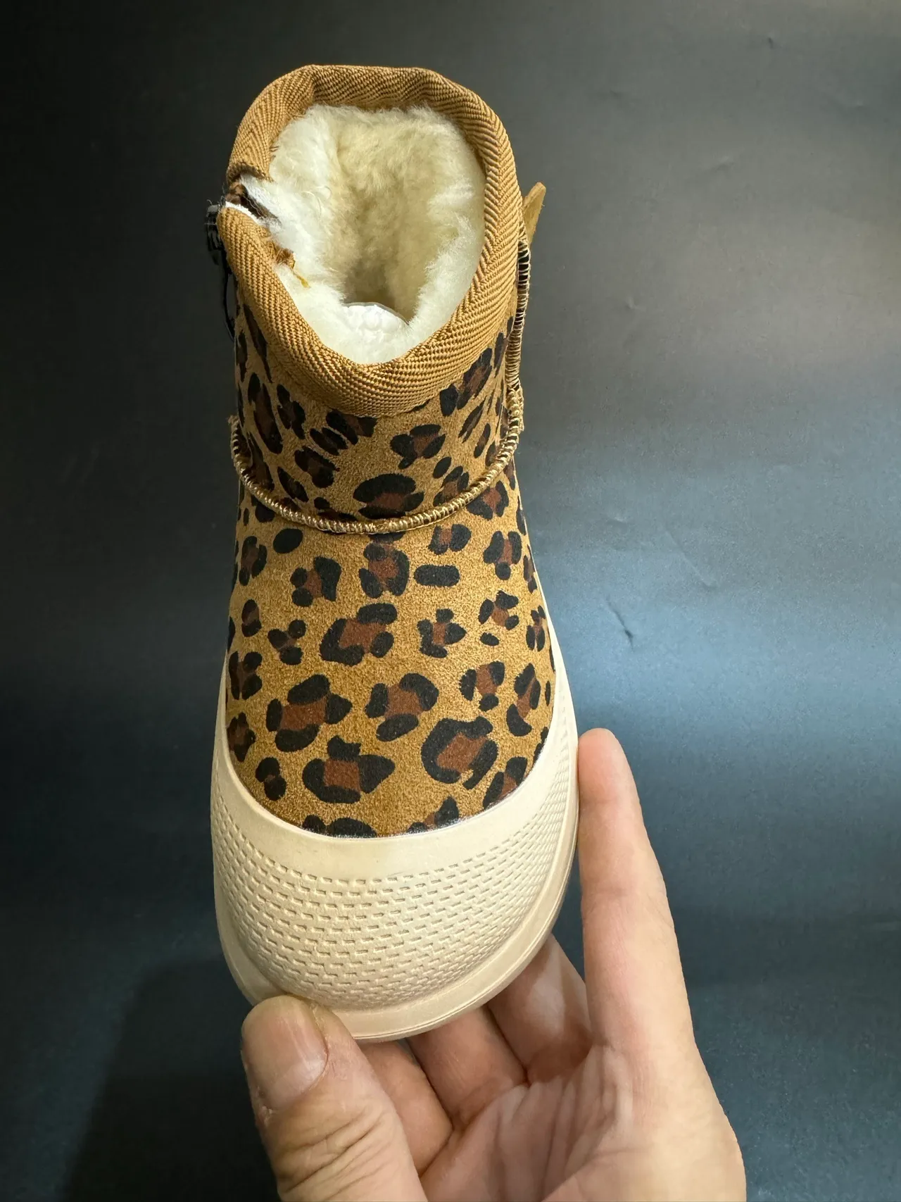 UGG Tasman Botas de neve pretas para crianças 15
