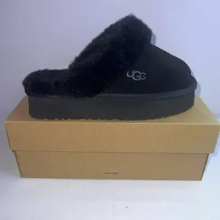 UGG Tasman Plataforma Negra Forrada con Piel de Cordero