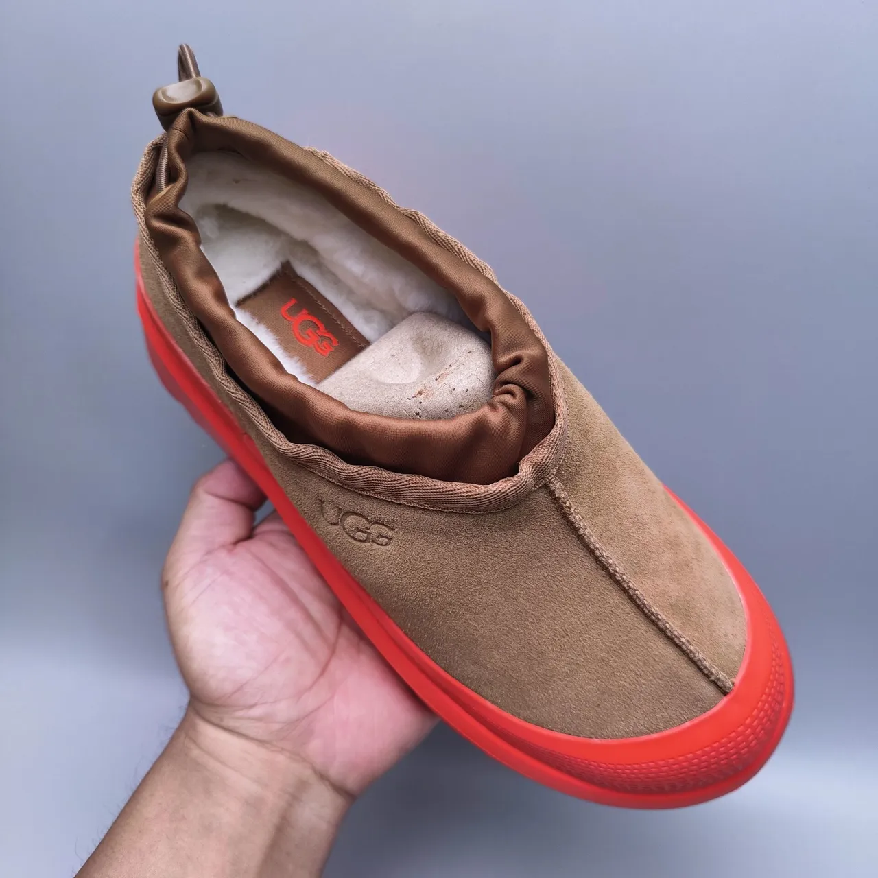 UGG Tasman 米色和红色平台雪靴 6