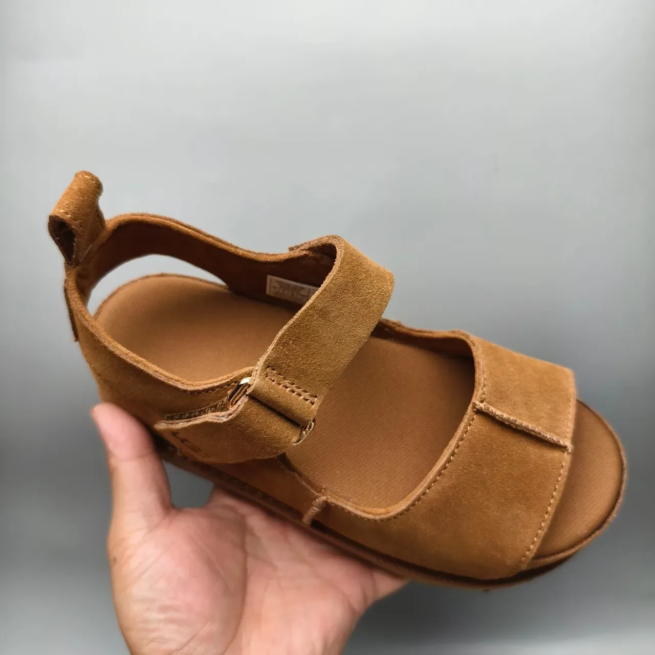 صنادل كاجوال منصة UGG تاسمان لون بني من السويد 3