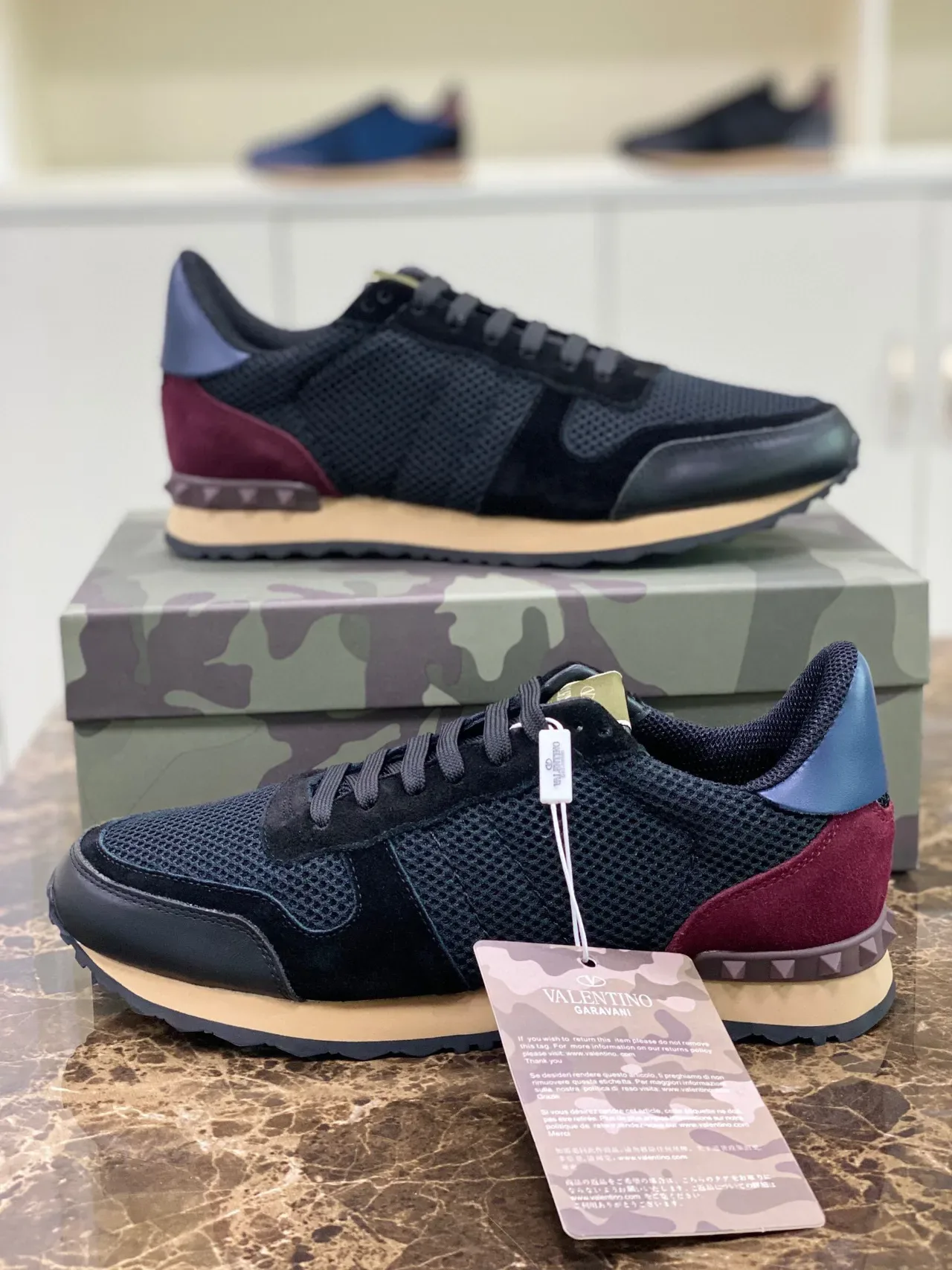 Valentino Garavani Rockstud 黑酒红 网面麂皮 生活休闲鞋 6