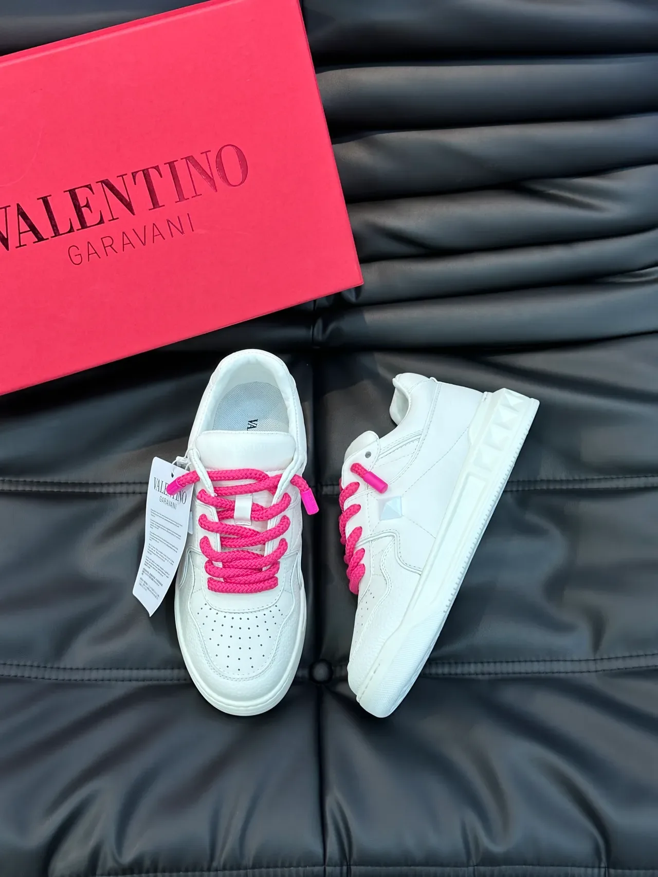 Valentino One Stud Tênis Lifestyle Branco e Rosa Renda Trançada 4