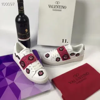 Valentino Rockstud bordado de lábios branco rosa tênis lifestyle
