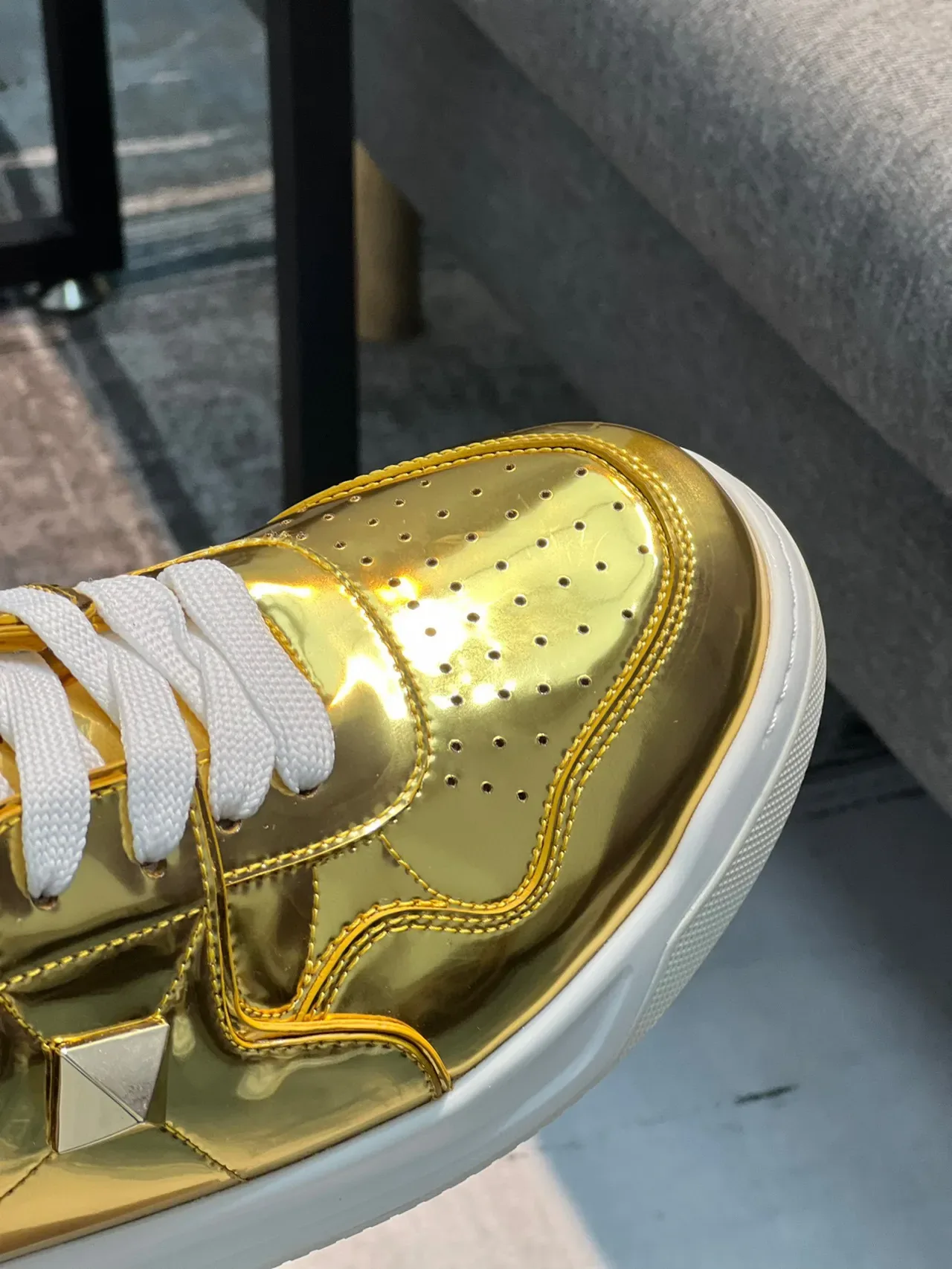 Valentino Rockstud tênis lifestyle de cano alto em ouro metálico 3