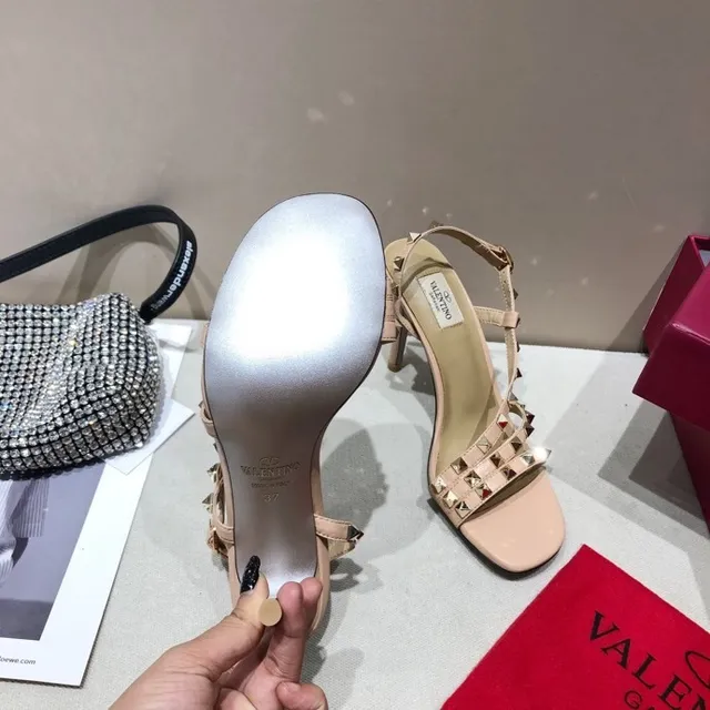 Valentino Rockstud नूड स्टडेड टी-स्ट्रैप स्टिलेटो 2