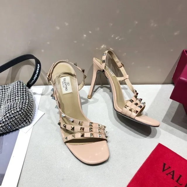 Valentino Rockstud नूड स्टडेड टी-स्ट्रैप स्टिलेटो 3