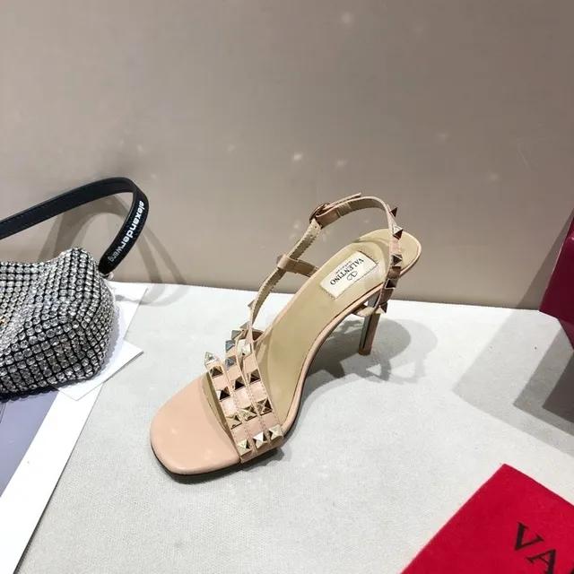 Valentino Rockstud नूड स्टडेड टी-स्ट्रैप स्टिलेटो 4