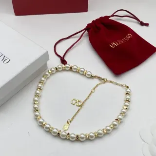 Valentino Rockstud মুক্তা ও গোল্ড-টোন স্টাড চোকার নেকলেস