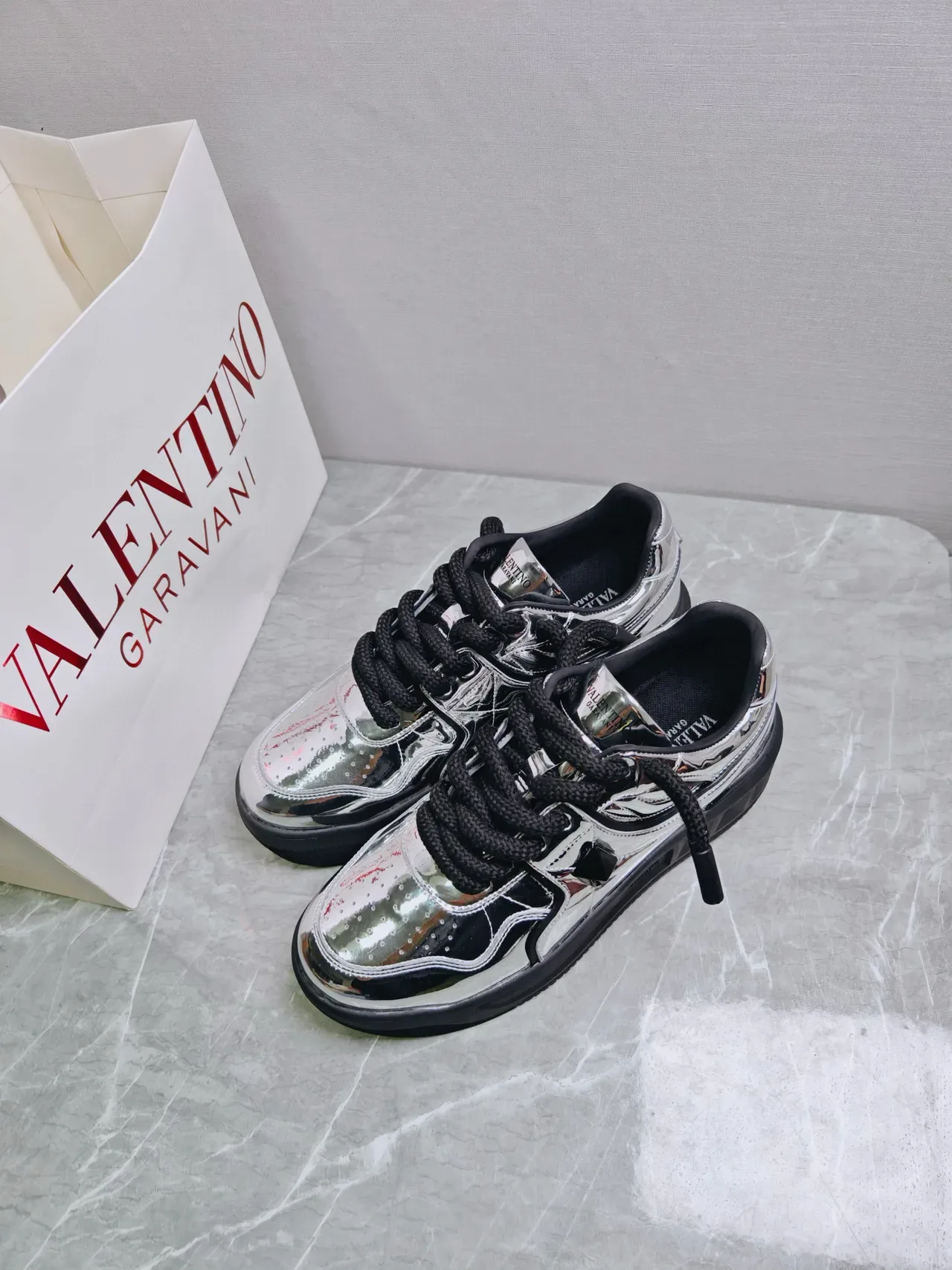 Valentino Rockstud Plata Negro Metálico Piel de Patente Cordones Trenzados Zapatillas Lifestyle 2