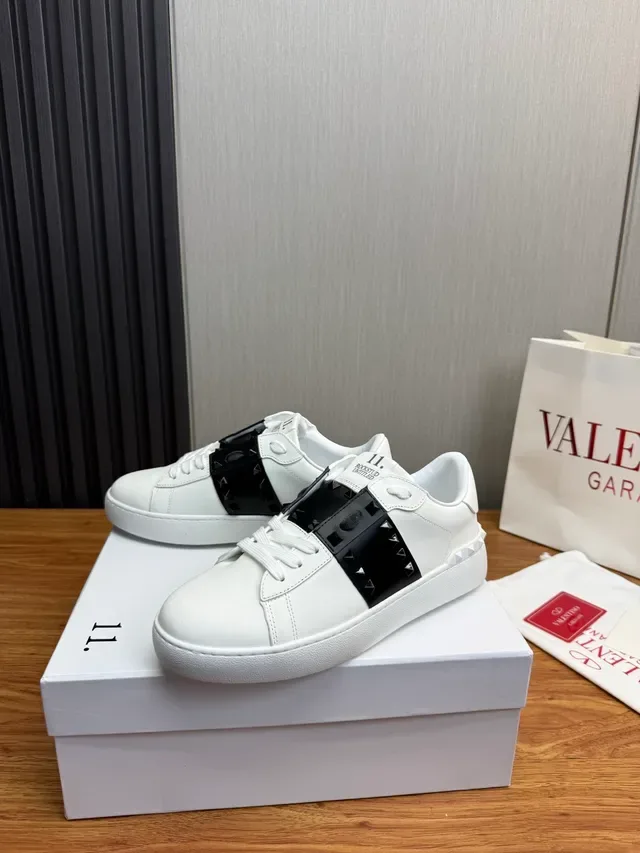 Valentino Rockstud Untitled tênis lifestyle branco e preto Studded 3