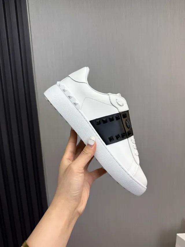 Valentino Rockstud Untitled tênis lifestyle branco e preto Studded 6
