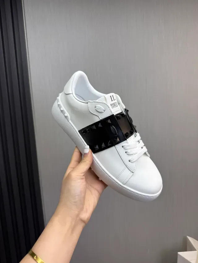 Valentino Rockstud Untitled tênis lifestyle branco e preto Studded 7