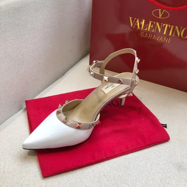 Valentino Rockstud أبيض ونود ستيليتو مدببة بالمسامير ذات رأس مدبب 5