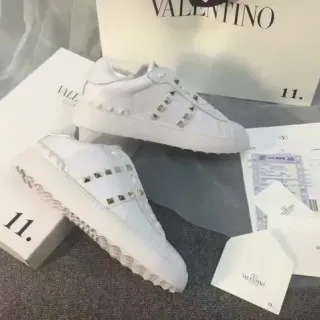 Valentino Rockstud Tênis Lifestyle Branco de Couro com Pyramid Stud