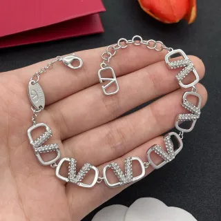 Valentino Pulsera de metal plateado con pavé de cristales