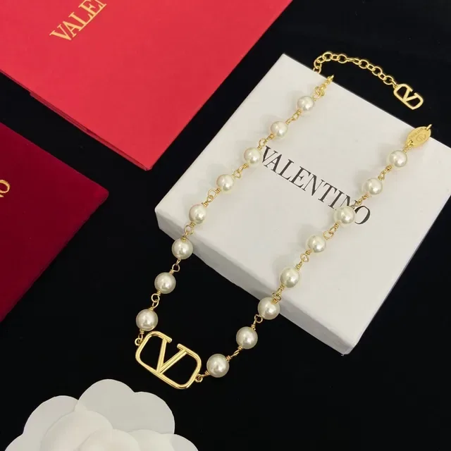Valentino VLogo पर्ल चेन हार 6