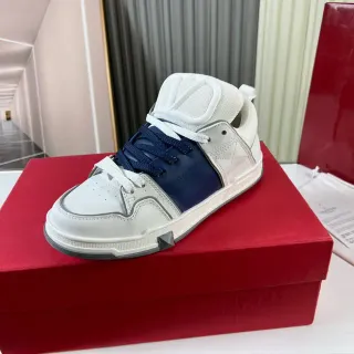 Valentino VLogo Spike हाई-टॉप लाइफस्टाइल स्नीकर