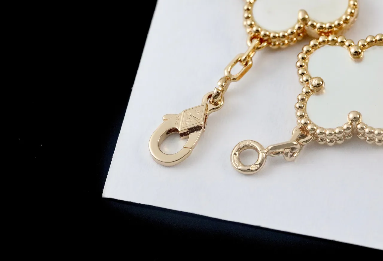 Van Cleef & Arpels Alhambra 五 motif 白色珍珠母金手链 2