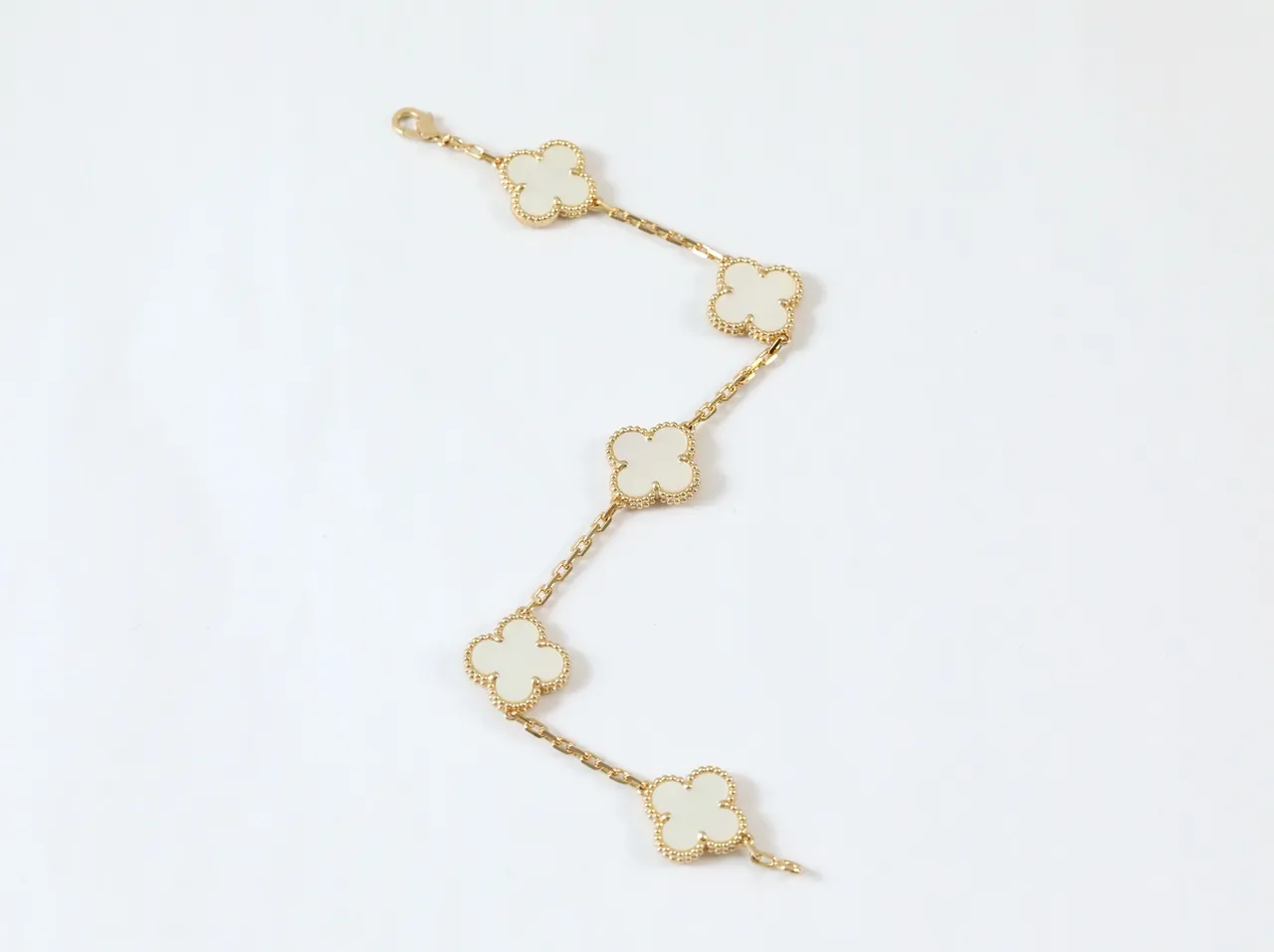 Van Cleef & Arpels Alhambra 五 motif 白色珍珠母金手链 3