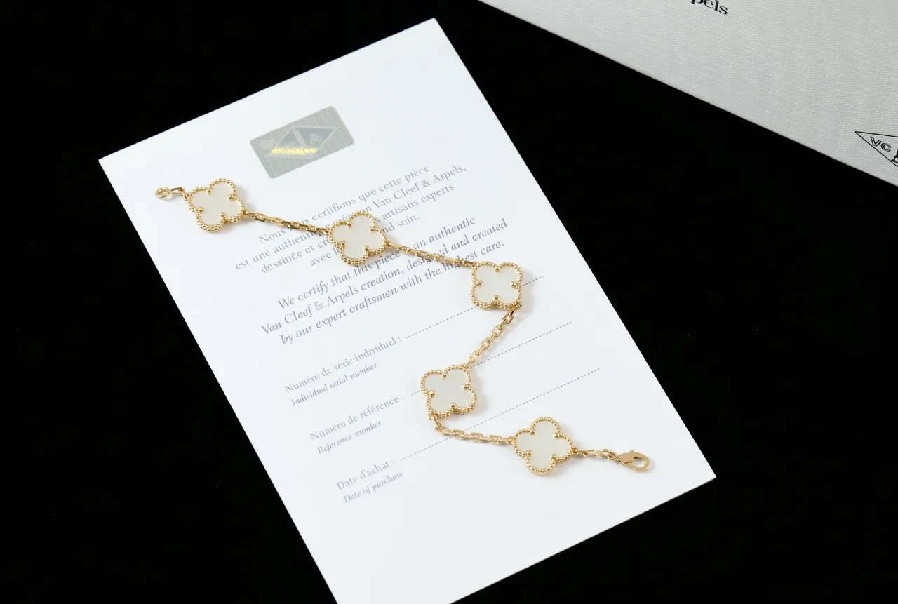 Van Cleef & Arpels Alhambra 五 motif 白色珍珠母金手链 4