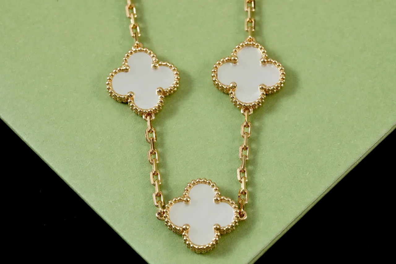 Van Cleef & Arpels Alhambra 五 motif 白色珍珠母金手链 5